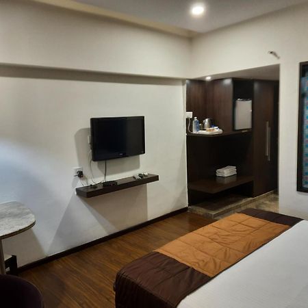 Hotel Lxia Hinjewadi - Indian Nationals Only Pimpri-Chinchwad Экстерьер фото