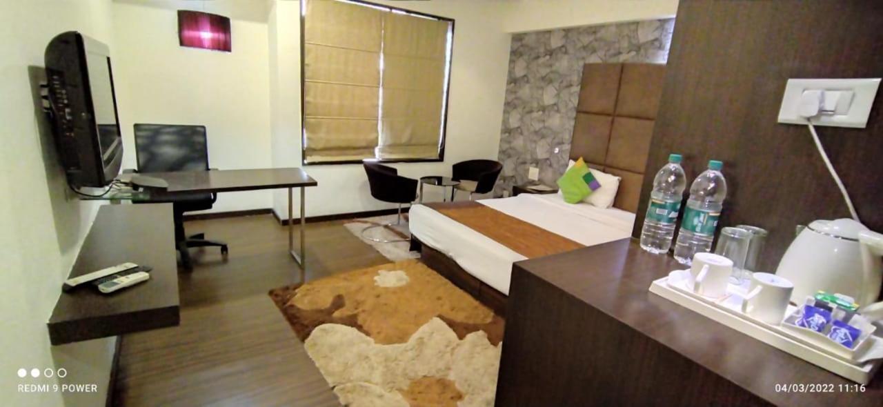 Hotel Lxia Hinjewadi - Indian Nationals Only Pimpri-Chinchwad Экстерьер фото