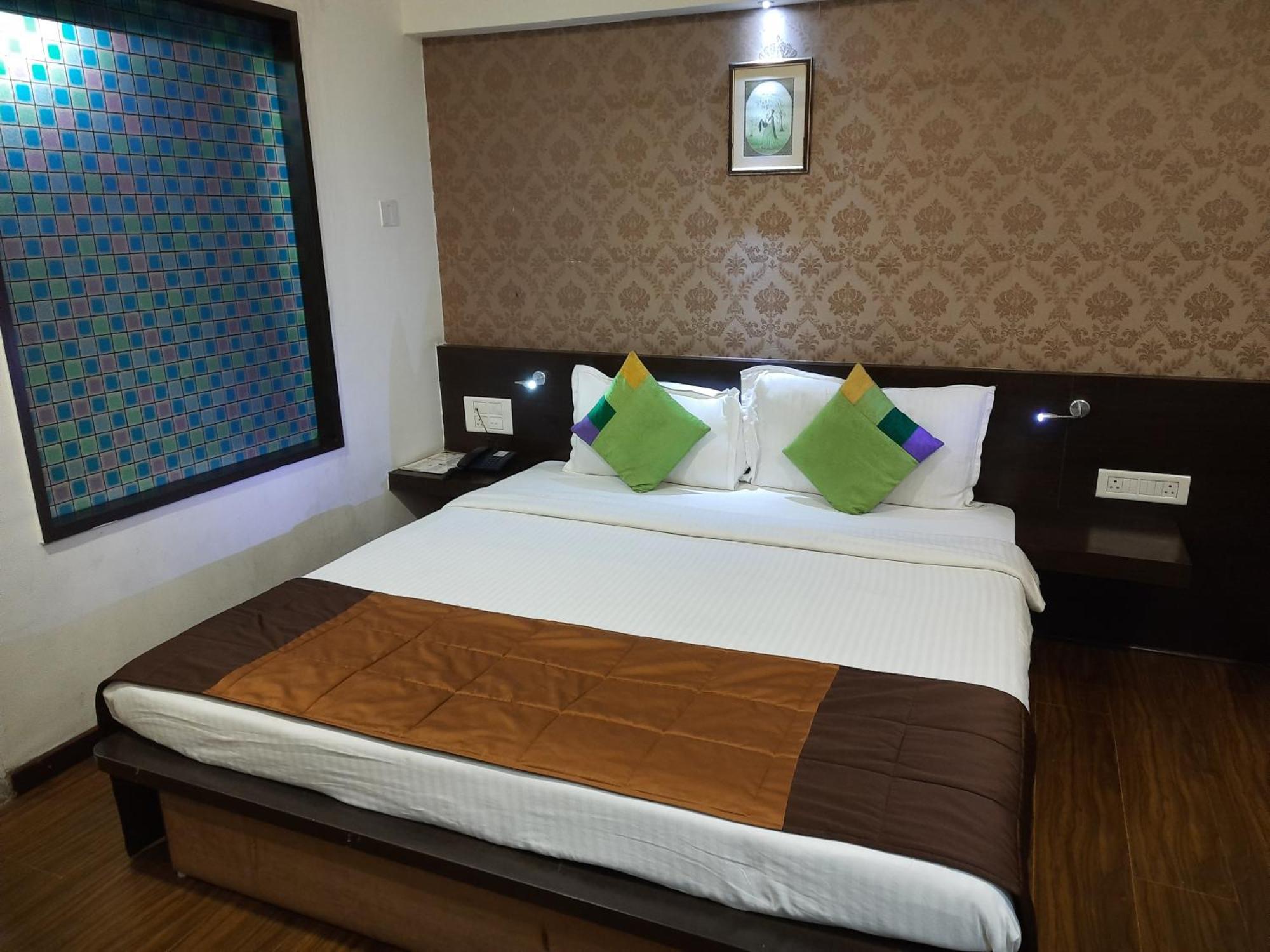 Hotel Lxia Hinjewadi - Indian Nationals Only Pimpri-Chinchwad Экстерьер фото