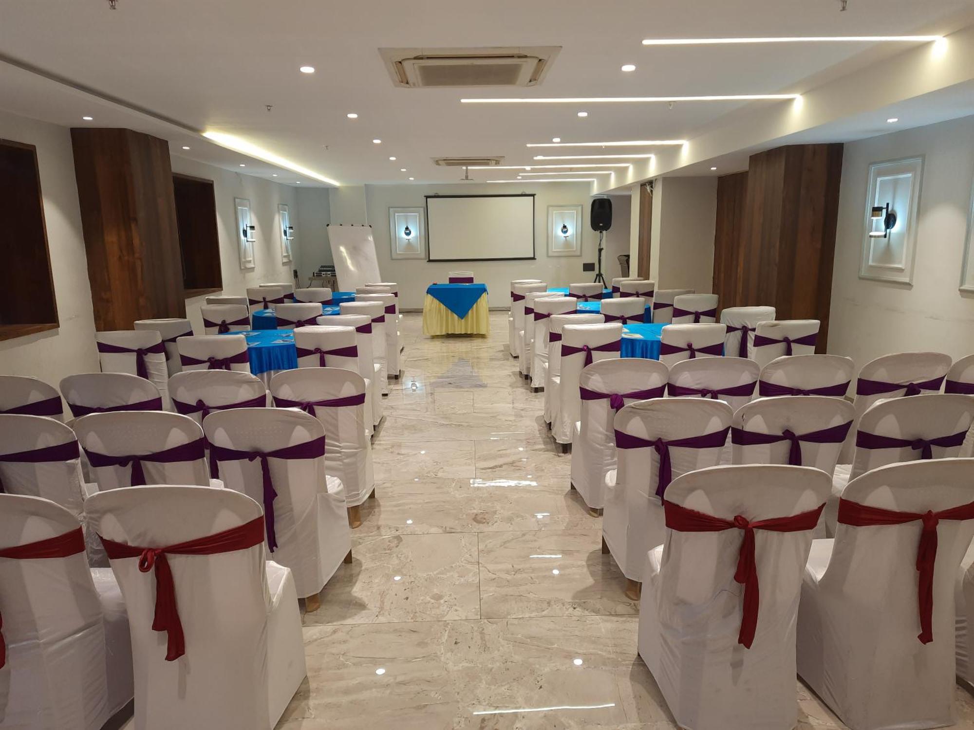Hotel Lxia Hinjewadi - Indian Nationals Only Pimpri-Chinchwad Экстерьер фото