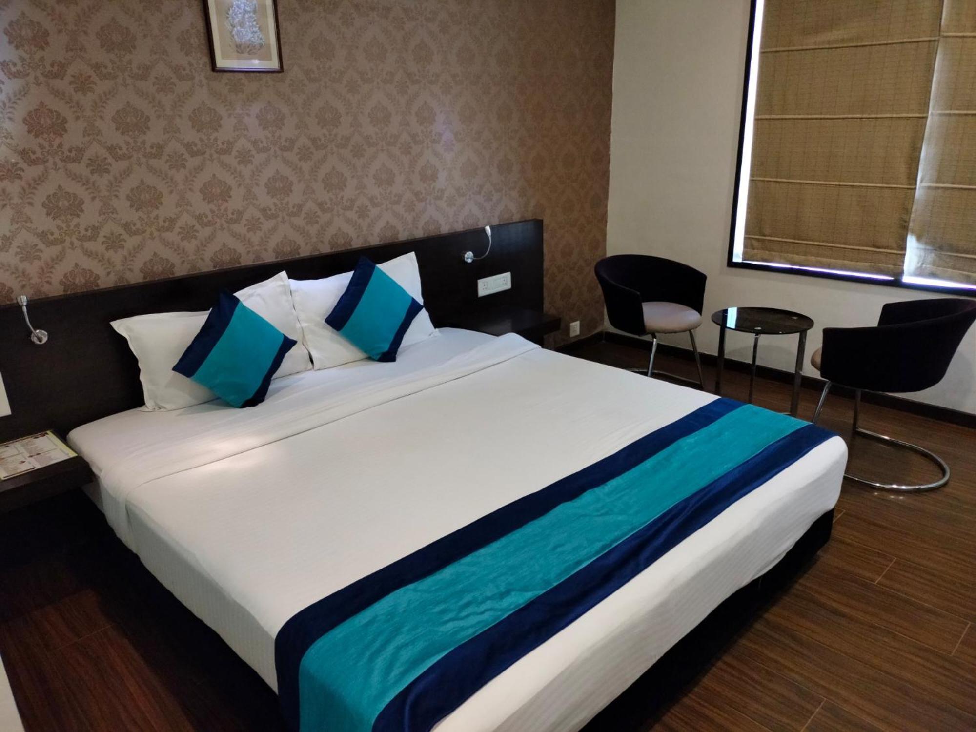 Hotel Lxia Hinjewadi - Indian Nationals Only Pimpri-Chinchwad Экстерьер фото