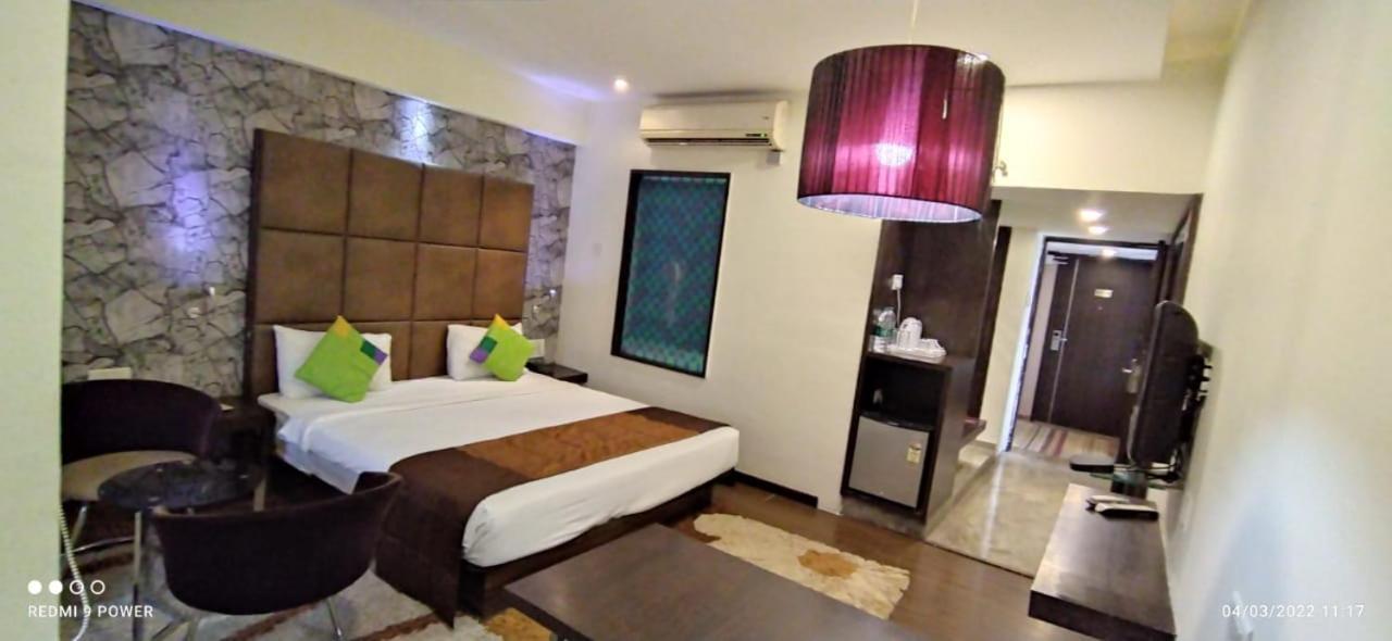 Hotel Lxia Hinjewadi - Indian Nationals Only Pimpri-Chinchwad Экстерьер фото