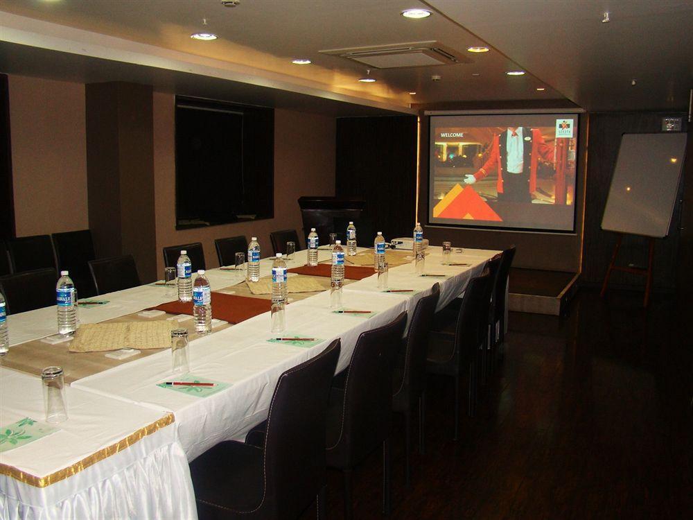 Hotel Lxia Hinjewadi - Indian Nationals Only Pimpri-Chinchwad Экстерьер фото